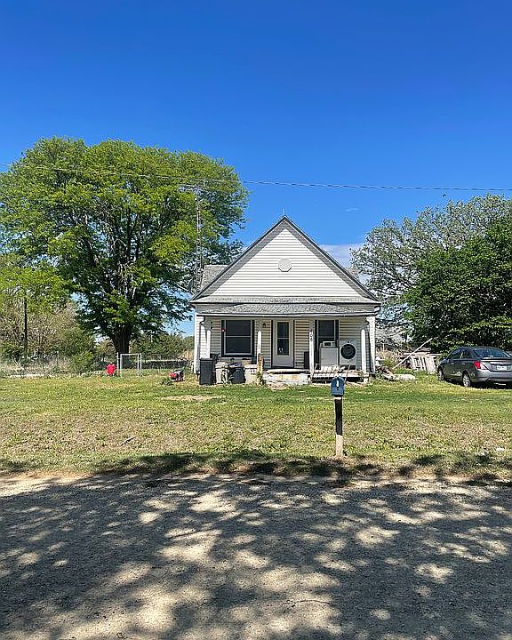 1st image of 405 Wood St