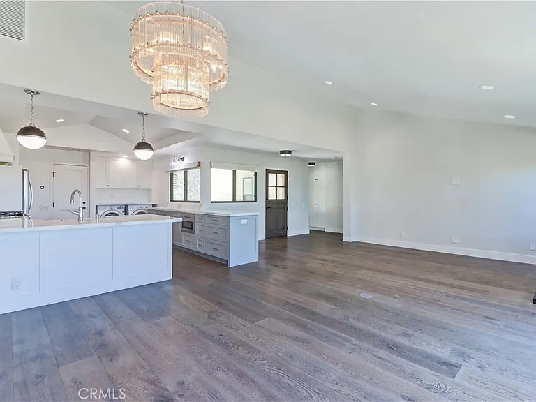 22831 Mariano Dr — Photo 9