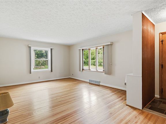 4th image of 314 Roosevelt Rd
