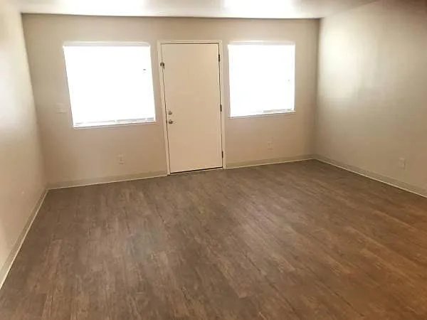 305 W Acacia St #1 — Photo 3