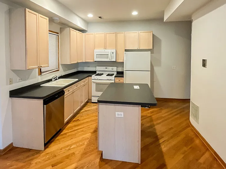 2732 N Wayne Ave — Photo 8