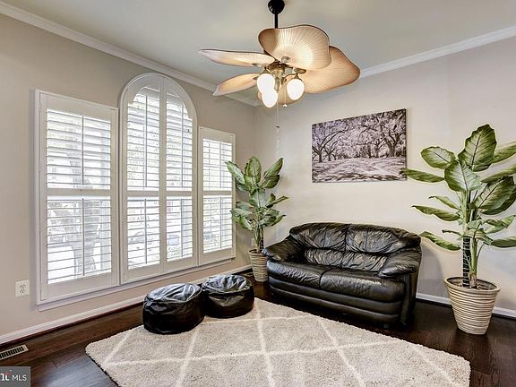 4th image of 43061 Candlewick Sq