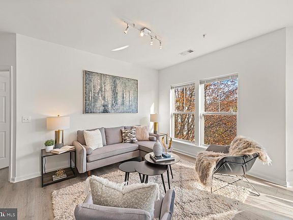 4th image of 2931 Deer Hollow Way Unit 304