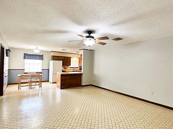 5th image of 202 Belmont Dr