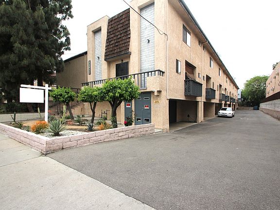 3rd image of 11837 Gilmore St Unit 6