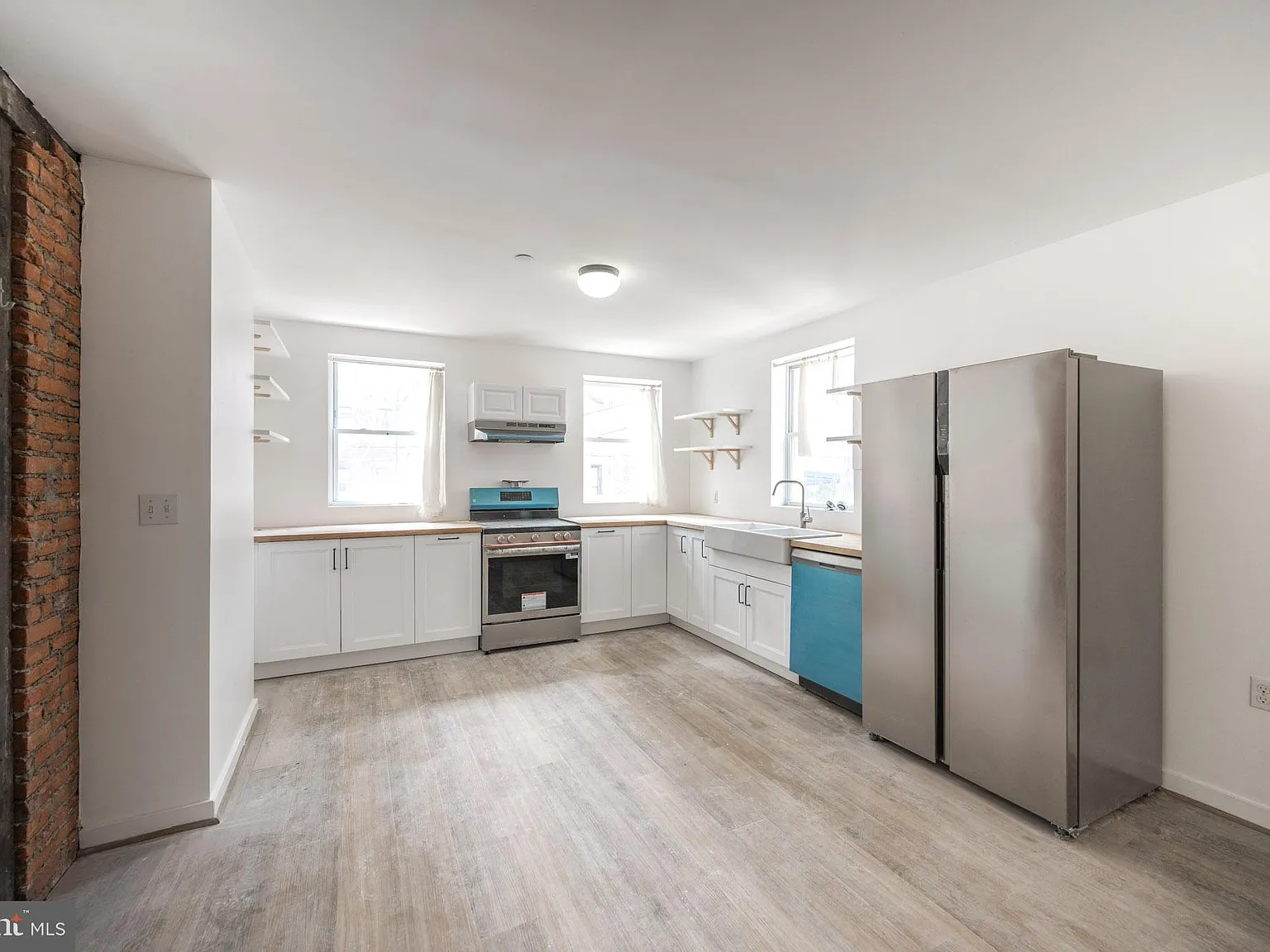 2 bed, 1000 sqft, $1,795 — Photo 2