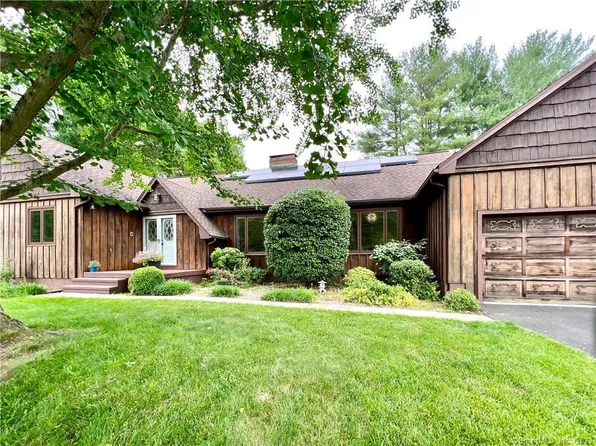 211 Putting Green Road, Trumbull, CT 06611