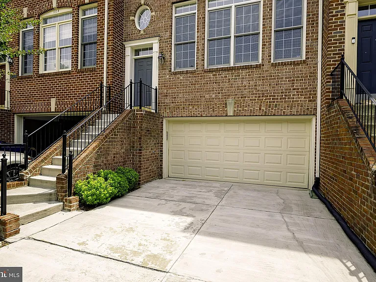 1156 Regal Oak Dr — Photo 3