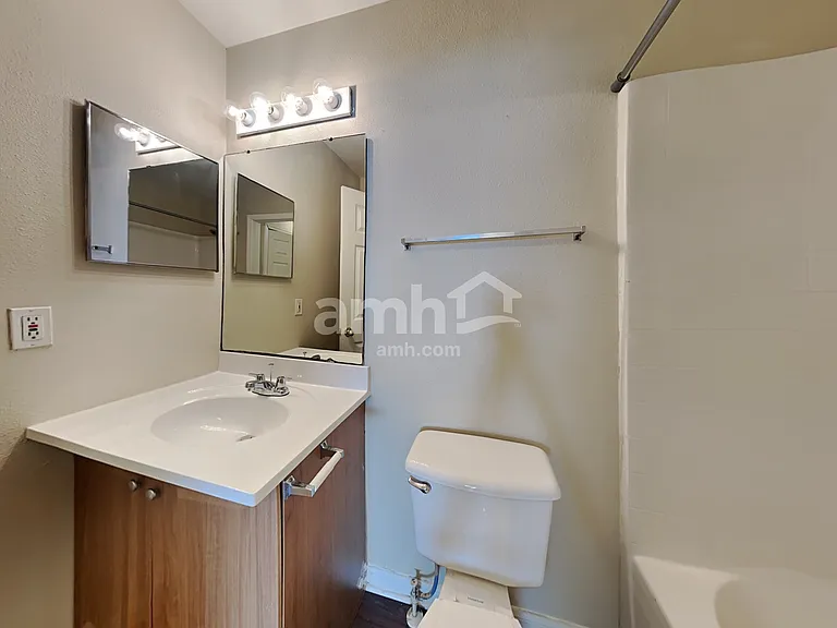 7405 Prosperity Park Rd N — Photo 15