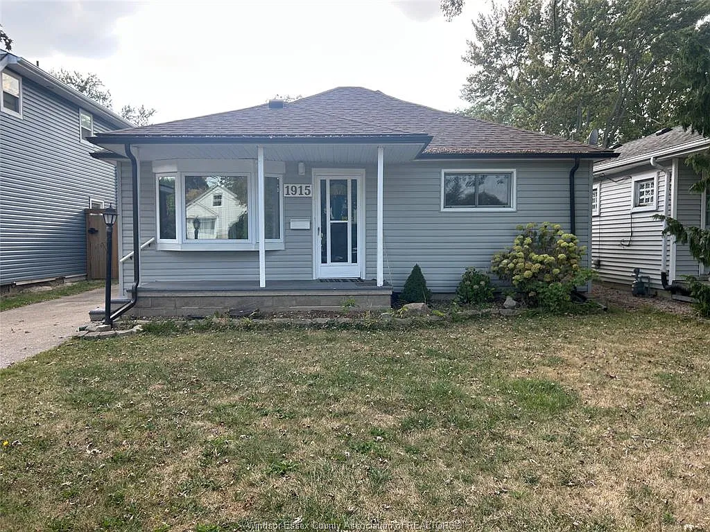 3 bed, $2,300 — Photo 1