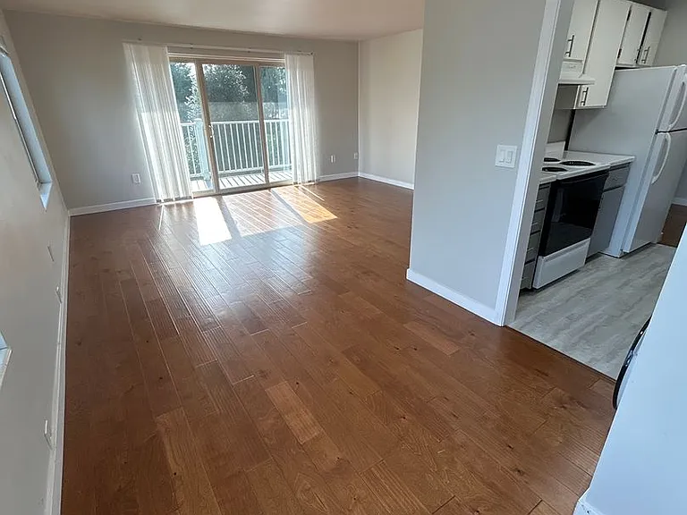 9100 Roosevelt Apartments — Photo 7