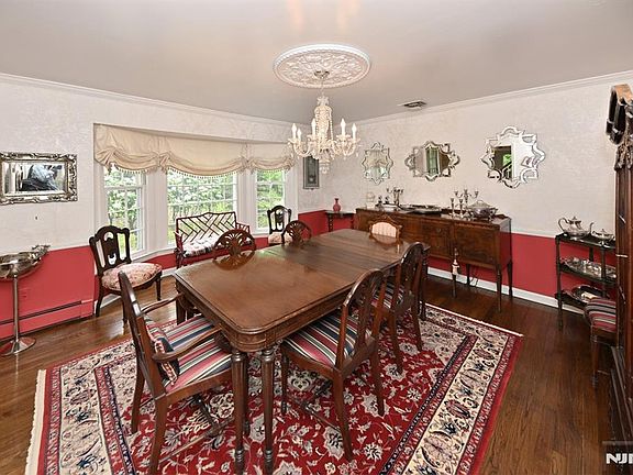 5th image of 16 Knollwood Rd