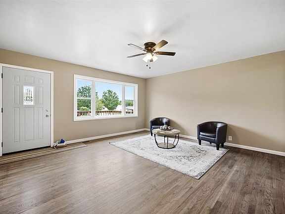 4th image of 800 18th St NW