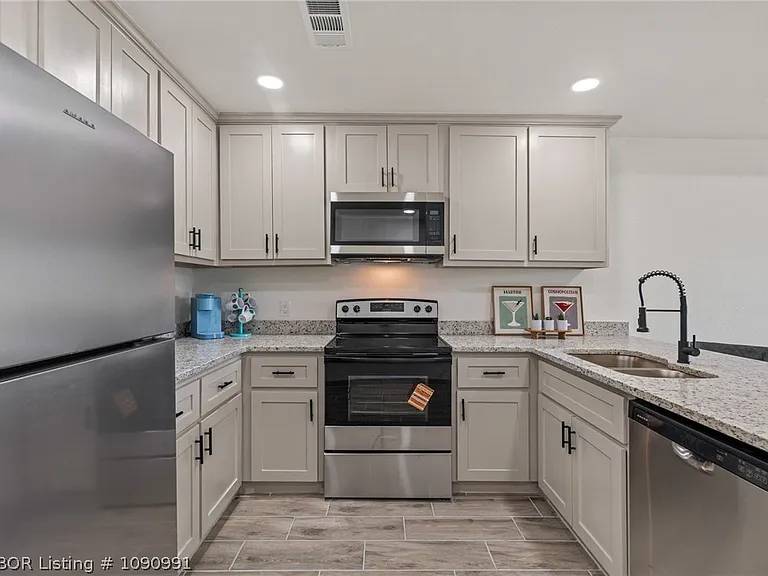 10415 A & B Preston Ct — Photo 9
