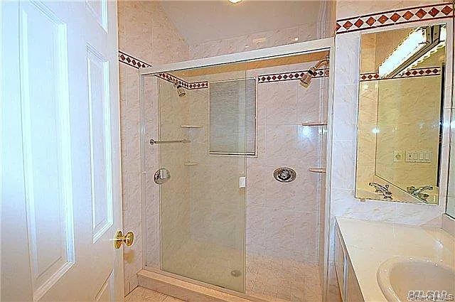 17 Hilltop Dr W — Photo 15