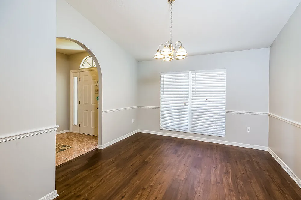 3 bed, 3.0 bath, 2347 sqft, $3,240 — Photo 4