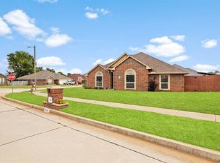 400 N Amethyst Way, Mustang, OK 73064