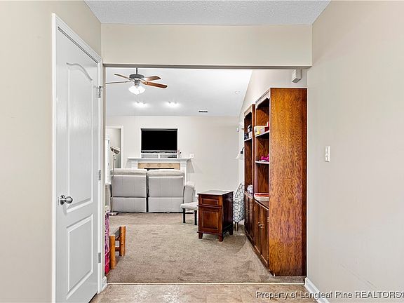 5th image of 427 Derby Ln