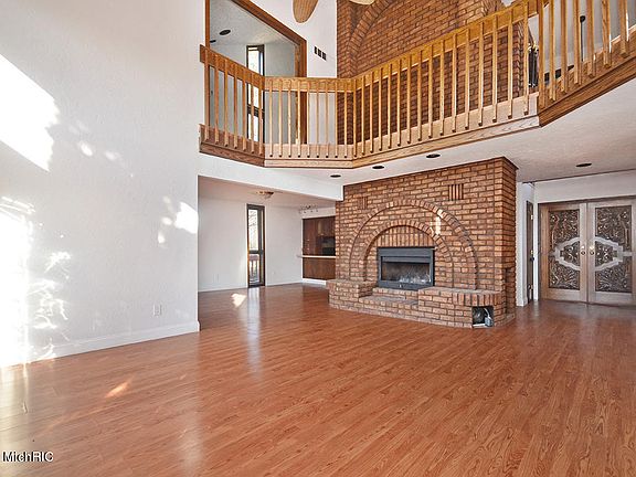 3rd image of 3829 Glengarry Ave