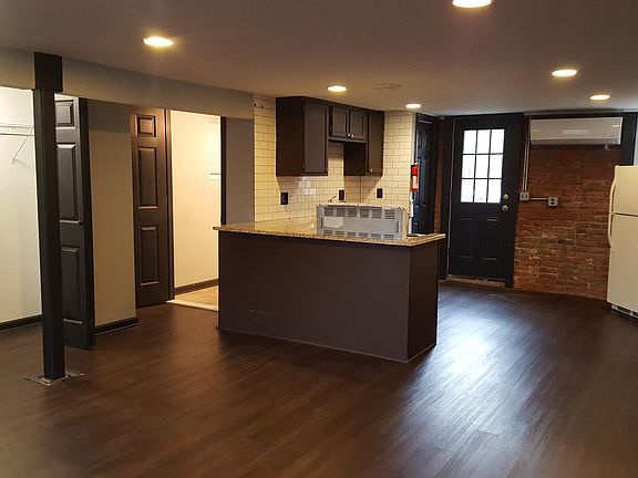 4th image of 18 Jewett Ave #1