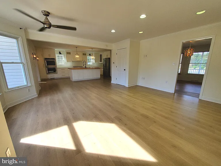 614 E Pebworth Rd — Photo 13