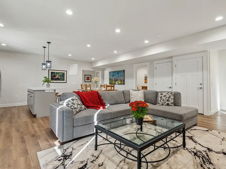 1073 N Mill Rd — Photo 4