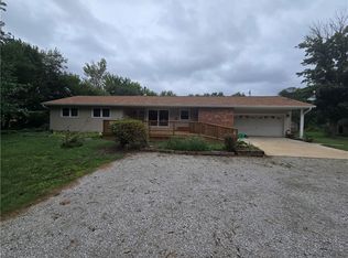 6680 Park Rd, Warrensburg, IL 62573