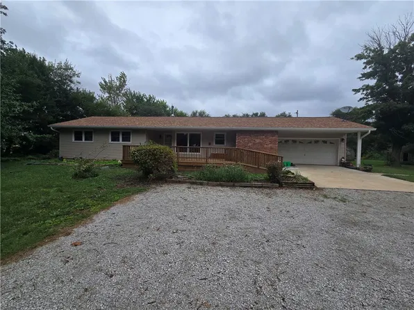 6680 Park Rd, Warrensburg, IL 62573