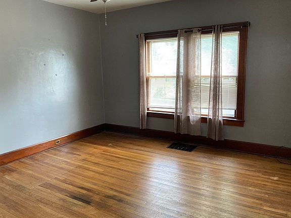 4th image of 702 N Center St #1