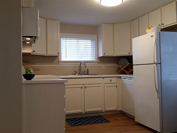 4th image of 6914 N Normandie St