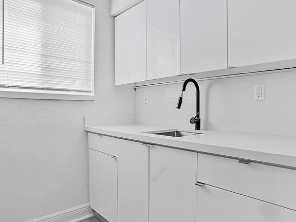 5th image of 7325 Carlyle Ave Unit 9-7315C-9