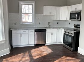 524 Somerset Street, 4