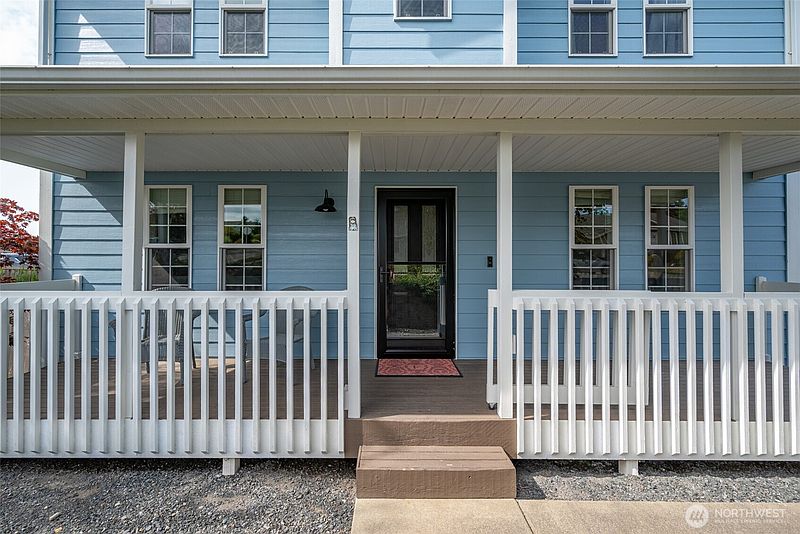 4th image of 1589 SW Victory Street