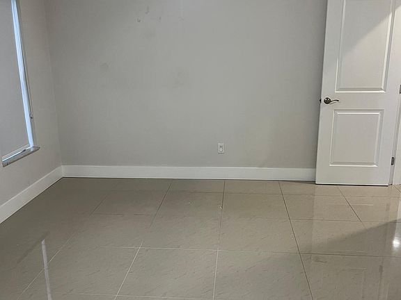 5th image of 1054 SW 118th Ct