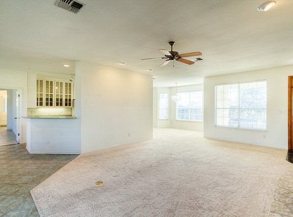 5th image of 281 Victoria Dr