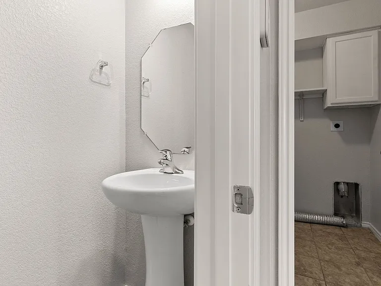 9605 Raeburn Ct — Photo 9