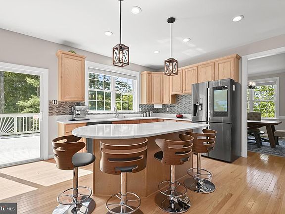 4th image of 6535 Burgundy Ln