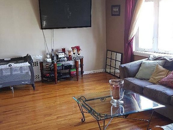2nd image of 296 Roosevelt Ave