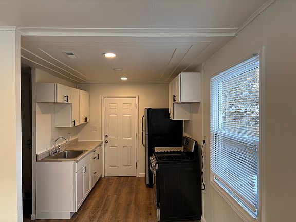 4th image of 4690 Kirby Ave