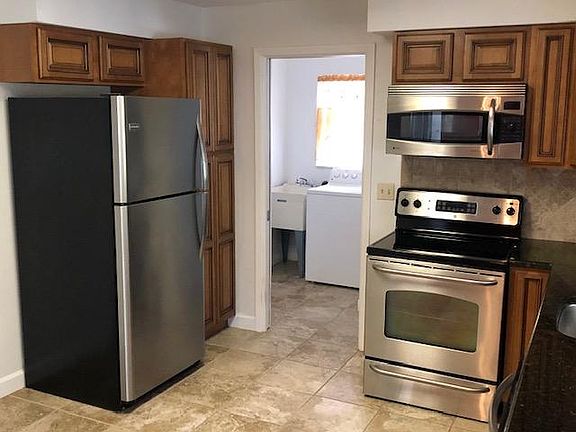 5th image of 8995 Lakewood Dr