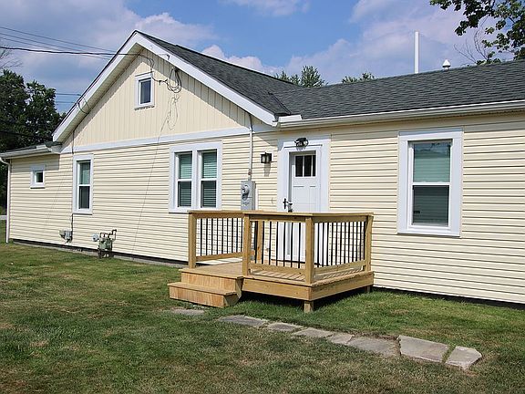 3rd image of 935 Orchard Ave