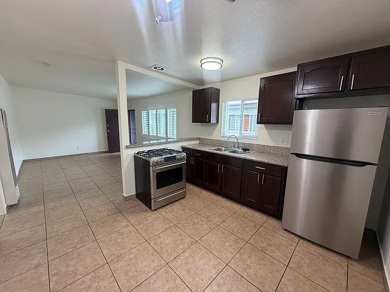 840 Martin Luther King Jr Ave — Photo 4