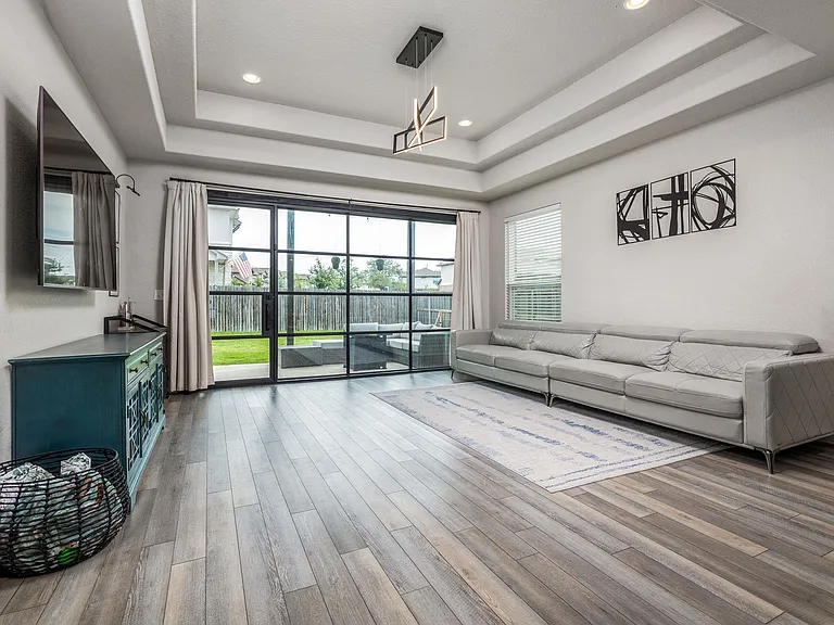 453 Arrowhead Vine St — Photo 9