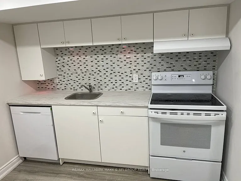 3 Evan Rd #BASEMENT — Photo 6