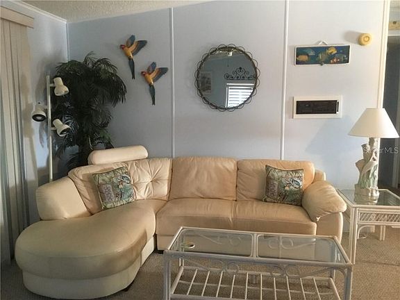 5th image of 771 Imperial Dr
