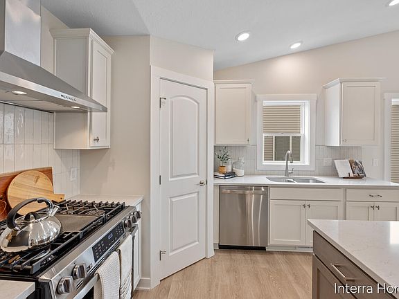 4th image of 980 Scioto Dr NW #4