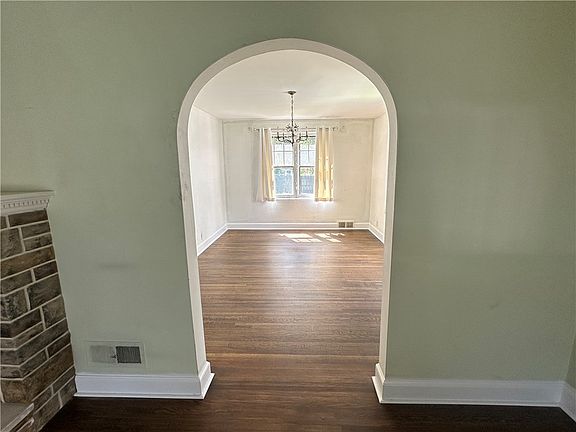 4th image of 43 Elm Rdg