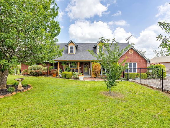 2nd image of 3914 Redbird Ln