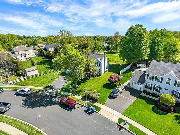 3rd image of 2125 Robin Dr