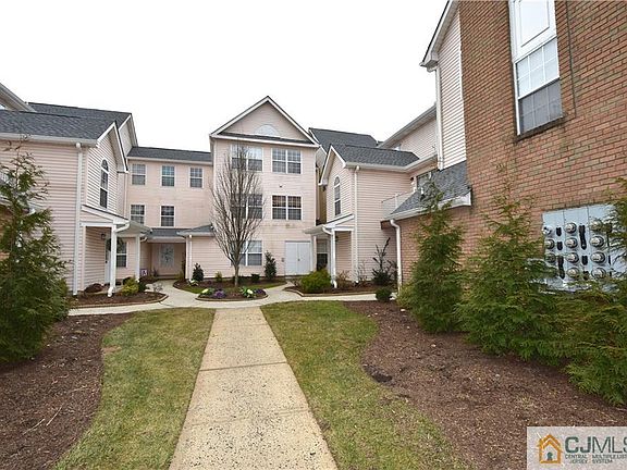 2nd image of 613 Hampshire Dr